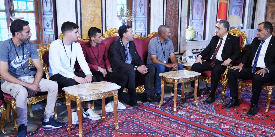 رئيس البرلمان يستقبل عمال المناولة بشركتي إسمنت بنزرت وصناعات التكرير