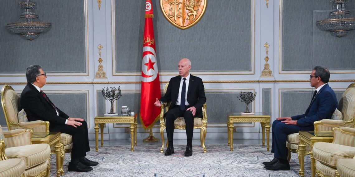 رئيس الدّولة يؤكد على متابعته المستمرّة للأحداث في قابس مشدّدا على أنّ “معالجتها لا يمكن أن تتمّ وفق مقاربات تقليدية وأنّ العمل جار بهدف ايجاد حلول عاجلة آنيّة للتلوّث”