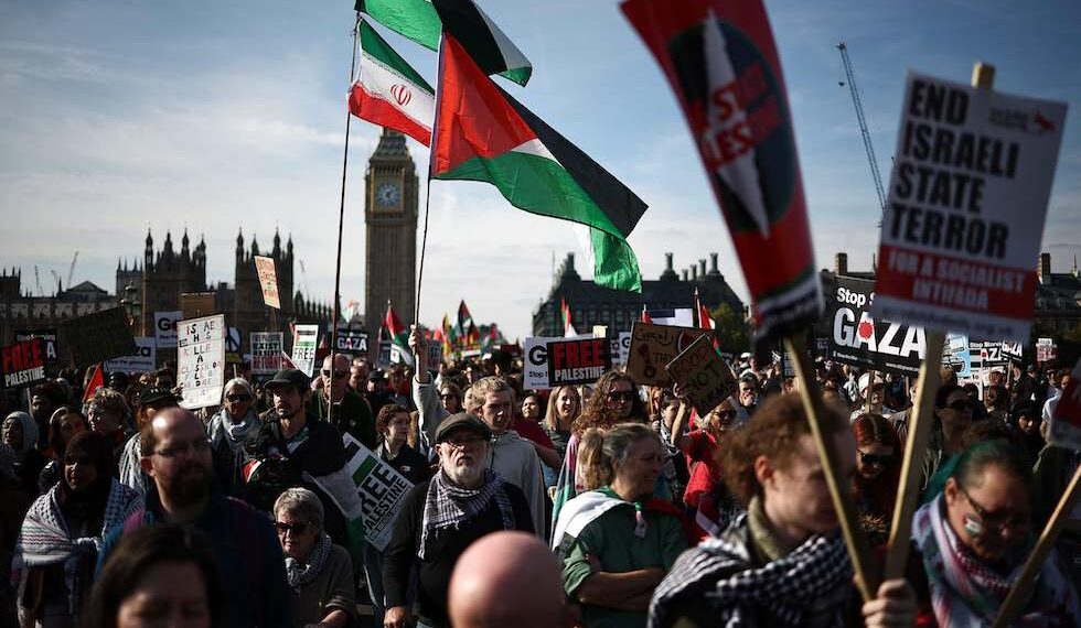 لندن: مئات آلاف الأشخاص تظاهروا اليوم تضامنا مع فلسطين
