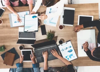 وزيرة المالية: “تراجع نسبة البطالة وتسجيل نسبة نمو بـ3،2%”