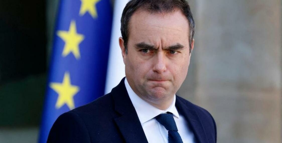 //عاجل-فرنسا: الوزير الأول سيباستان لاكورونا يستقيل وماكرون يقبل استقاله