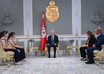 رئيس الجمهورية يستقبل التّوأم بيسان وبيلسان كوكة اللّتين فازتا بالجائزة الأولى لمسابقة تحدّي القراءة العربي بدبي