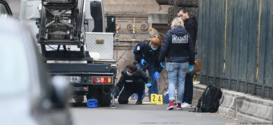 سرقة متحف اللوفر: السلطات تلقي القبض على مشتبهين إثنين