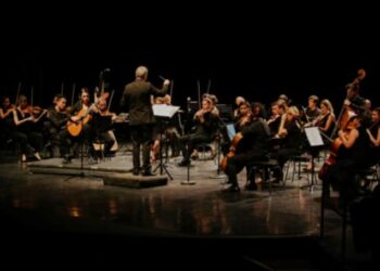 عامل بالخارج