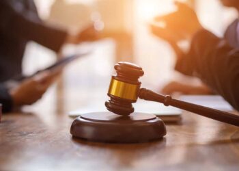 “قدمت جواز سفر لا يخصها”: الافراج عن محامية سجنت بعد محاولتها عبور معبر رأس جدير للمشاركة في “قافلة الصمود”