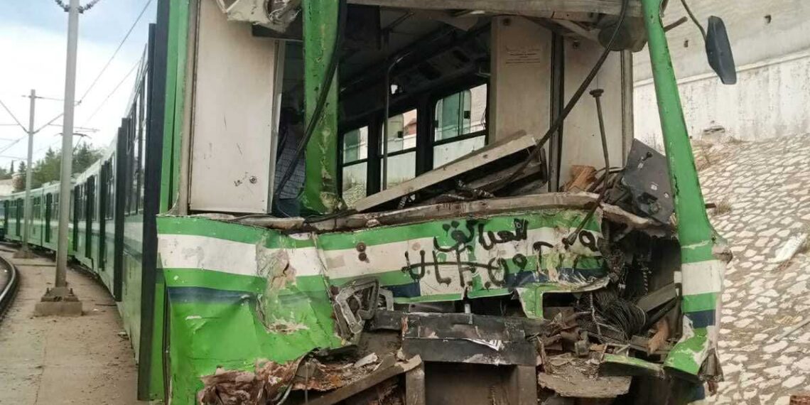 حادث اصطدام عربتي الميترو يخلف عددا من الإصابات