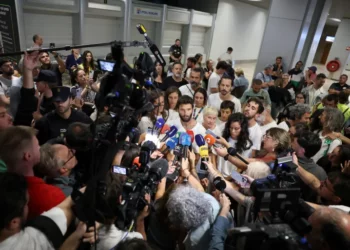 ترحيل دفعة جديدة من ناشطي أسطول الصمود لمدريد واعتصام مفتوح بتونس