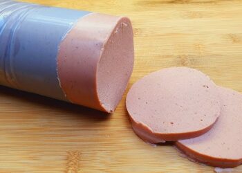 قفصة: حجز كميات كبيرة من المواد الغذائية منتهية الصلاحية ومجهولة المصدر