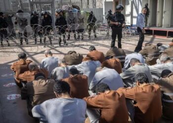 بدء نقل أسرى فلسطينيين إلى مرافق الإفراح تمهيدا لإطلاق سراحهم