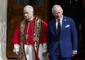 الملك تشارلز يجرّد شقيقه أندرو من ألقابه ويطرده من قصره