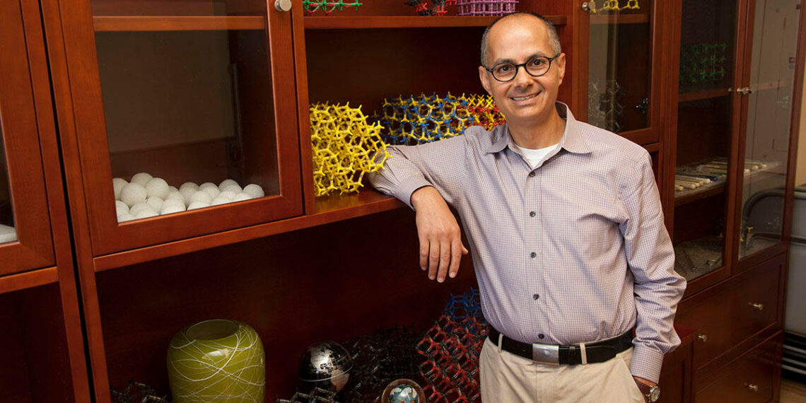 من بينهم فلسطيني الأصل: نوبل للكيمياء تمنح لعلماء ابتكروا “فضاءات جديدة”