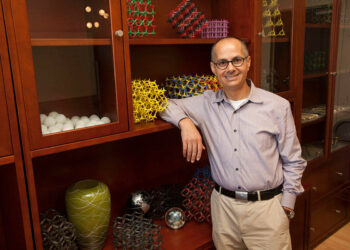 من بينهم فلسطيني الأصل: نوبل للكيمياء تمنح لعلماء ابتكروا “فضاءات جديدة”