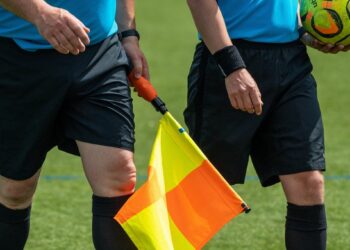 كرة القدم- المحترفة الاولى: حكام مباريات الدفعتين 1 و2 من الجولة الثالثة عشر