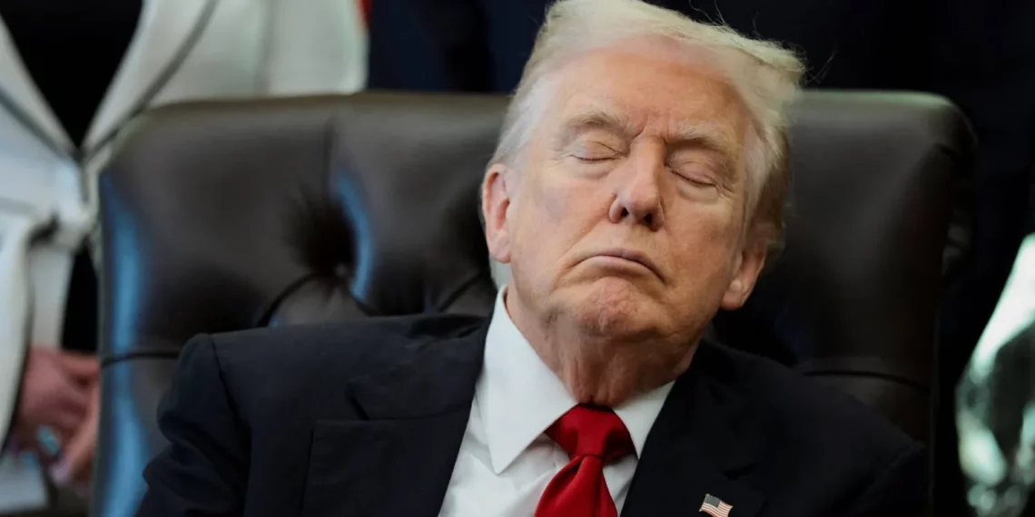 أثارت جدلا واسعا: صور ترامب “نائما” بين السخريّة والتّوضيح