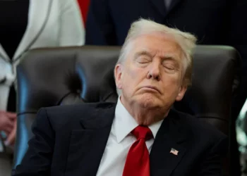 أثارت جدلا واسعا: صور ترامب “نائما” بين السخريّة والتّوضيح