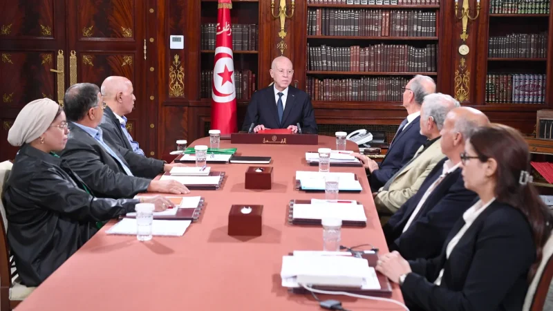 رئيس الدّولة يؤكد متابعته الوضع في قابس مشيدا “بموقف الأهالي وما أظهروه من وعي للحفاظ على السّلم الأهليّة والتصدّي لكلّ من يحاول تأجيج الأوضاع”