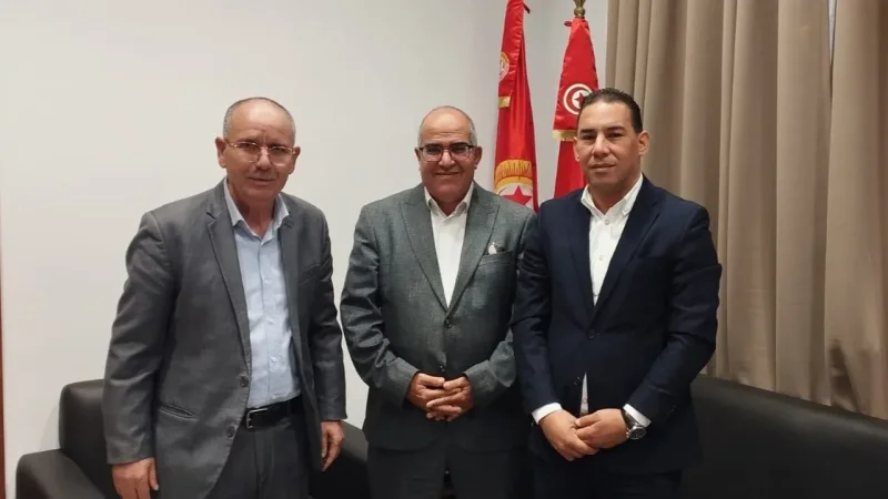 لمناقشة الأوضاع في الساحة الوطنية: لقاء بين الطبوبي ورئيس رابطة حقوق الإنسان وعميد المحامين