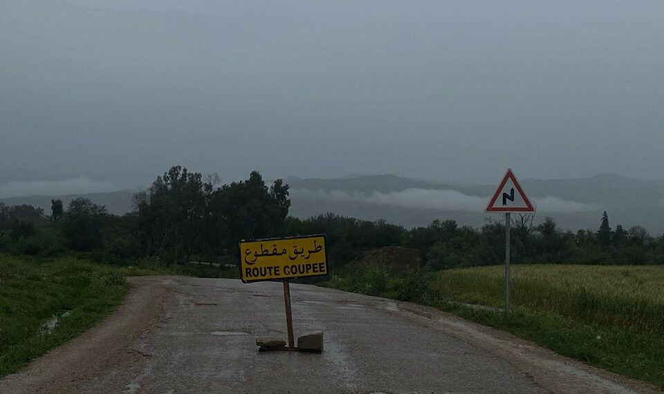 بسبب الأمطار: إنقطاع الطريق غير المرقمة على مستوى وادي الرغاي