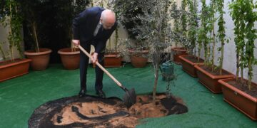 رئيس الجمهورية يشرف بمقر المجلس الاعلى للتربية والتعليم على الاحتفال بعيد الشجرة