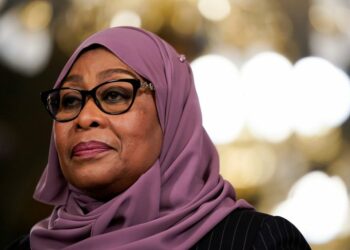 بعد إحتجاجات دامية أودت بحياة المئات: “فوز رئيسة تنزانيا بأغلبية ساحقة”