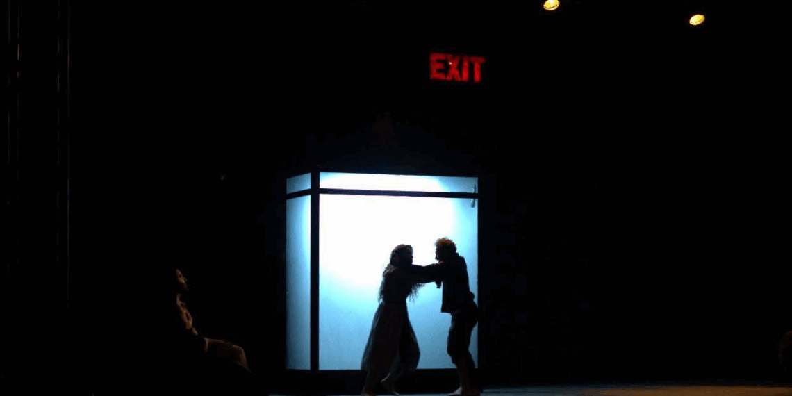 قراءة في مسرحية “جاكاراندا” حين يتصدّع الزمن ويتهشّم المعنى: مسرح يكشف ما حاول العالم إخفاءه (01 من 05)