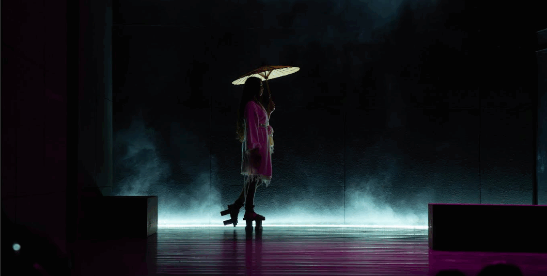 قراءة في مسرحية “جاكاراندا” حين يتصدّع الزمن ويتهشّم المعنى: مسرح يكشف ما حاول العالم إخفاءه (03 من 05)