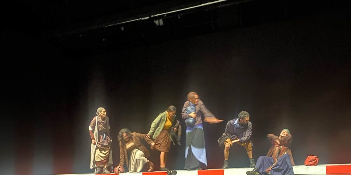 أيام قرطاج المسرحية: مسرحية “الهاربات” للمخرجة وفاء الطبوبي تحصد التانيت الذهبي