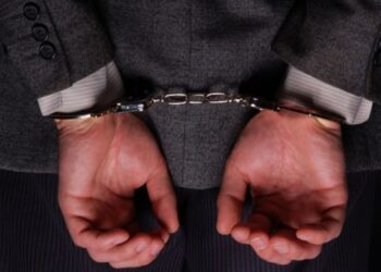 من أجل شبهات فساد مالي وإداري: الإحتفاظ بمدير عام ونقابي بشركة بترولية