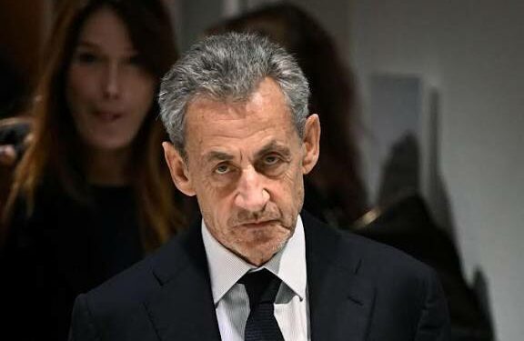 ساركوزي يُغادر السجن