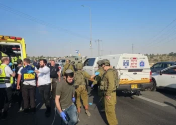 مقتل إسرائيلي وإصابة 3 آخرين بعملية مزدوجة في غوش عتصيون