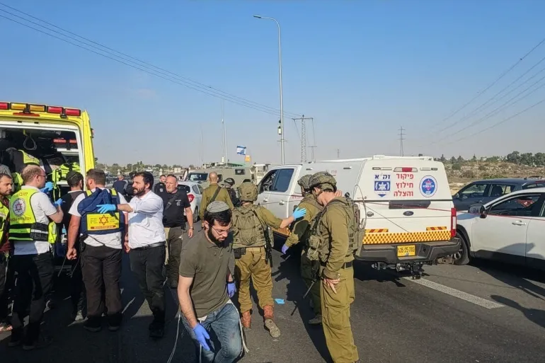 مقتل إسرائيلي وإصابة 3 آخرين بعملية مزدوجة في غوش عتصيون