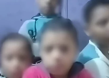 مصر: إمرأة تعرض أبناءها الأربعة للبيع بسبب صعوبة وتحدث صدمة واسعة