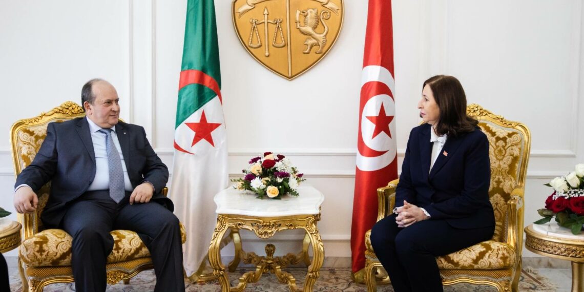 رئيسة الحكومة تستقبل الوزير الأول الجزائري للإشراف على أشغال الدورة الثالثة والعشرين للجنة الكبرى المشتركة التونسية الجزائرية والمنتدى الاقتصادي التونسي الجزائري