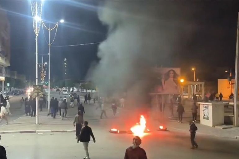 كانوا ضمن إحتجاجات على وفاة شاب: إيقاف 21 شخصًا في القيروان