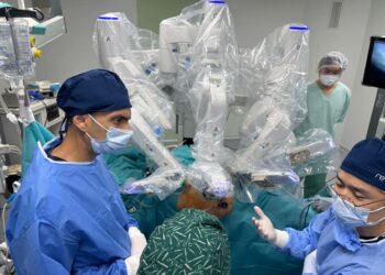 مستشفى شارل نيكول: إنجاز أول عملية استئصال كُلية بتقنية الجراحة الروبوتية على المستوى الوطني