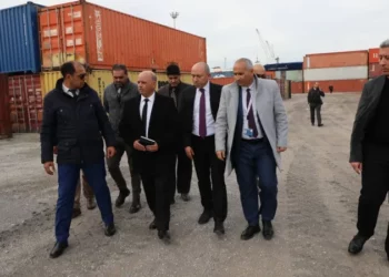وزير النّقل يؤدّي زيارة ميدانيّة إلى ميناء رادس التّجاري