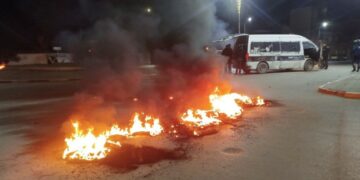 القيروان: احتقان وإغلاق طريق…إثر وفاة شاب من حي علي باي