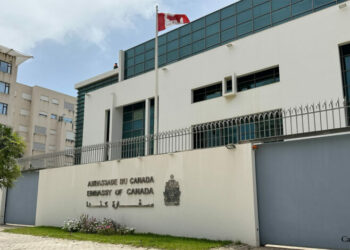 دعم التعاون العسكري ومشاريع التنمية محور لقاء وزير الدّفاع بسفير كندا الجديد