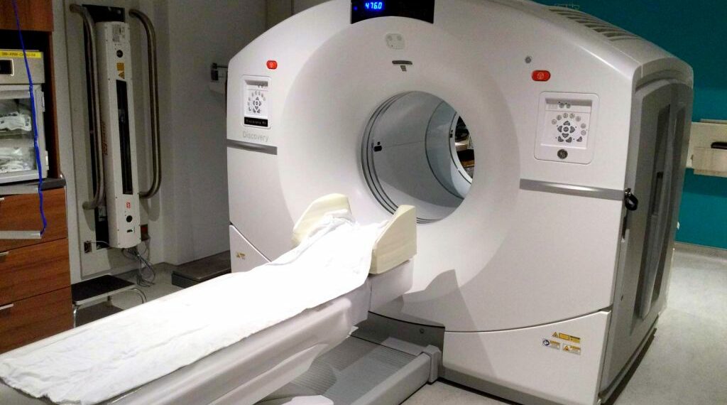 وزير الصحة يشرف على جلسة عمل حول الطب النووي بتونس