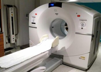 وزير الصحة يشرف على جلسة عمل حول الطب النووي بتونس