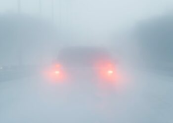 الطقس الليلة: ضباب كثيف بالمناطق الساحلية وحرارة بين 7 و10 درجات