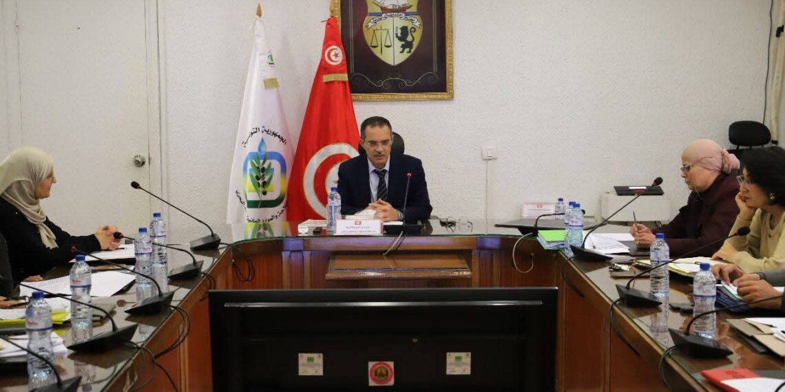 وزير الفلاحة يوصي بتحديد العقارات الدولية الفلاحية التي سيتم عرضها للكراء للشركات الأهلية