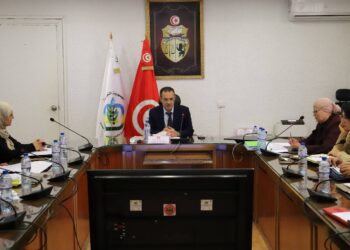 وزير الفلاحة يوصي بتحديد العقارات الدولية الفلاحية التي سيتم عرضها للكراء للشركات الأهلية