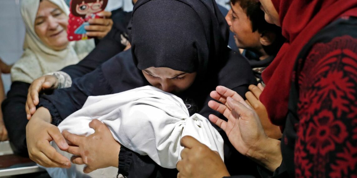 بعد شهر واحد من الحياة: البرد القارس يخطف رضيعا آخر بغزة