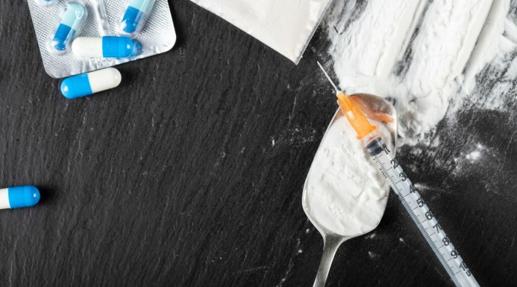 القبض على عناصر إجرامية خطيرة وحجز مخدرات معدة للترويج في الزهراء