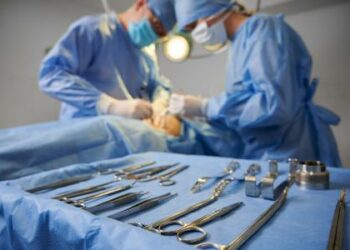 معهد القصّاب يدمج تقنيات جديدة لجراحة العمود الفقري