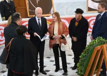 رئيس الدولة يتوجه الى ضريح فرحات حشاد ويتحول الى مقر رئاسة الحكومة بالقصبة