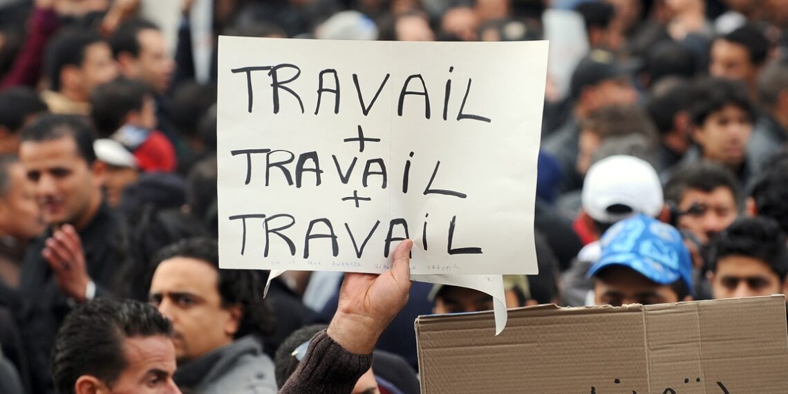 المصادقة على قانون إنتداب أصحاب الشهائد العليا ممن طالت بطالتهم