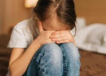 جرائم جنسية صادمة بمدرسة مصرية.. عمال يعتدون على طالبات صغار وصدفة قادت لفضحهم