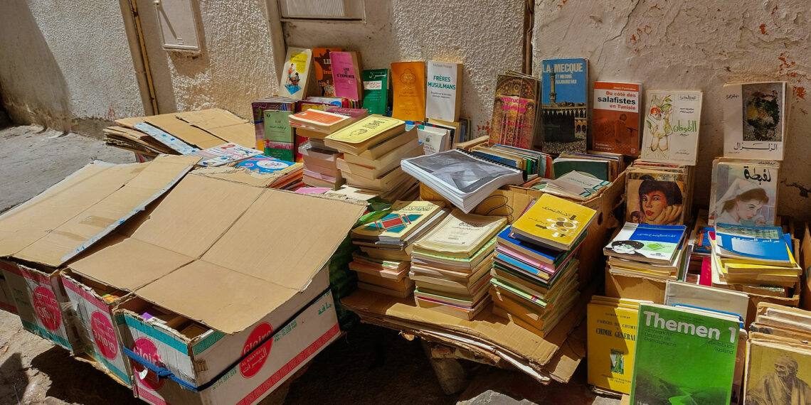 إشارات أحمد الحمروني: أزمة على أزمة